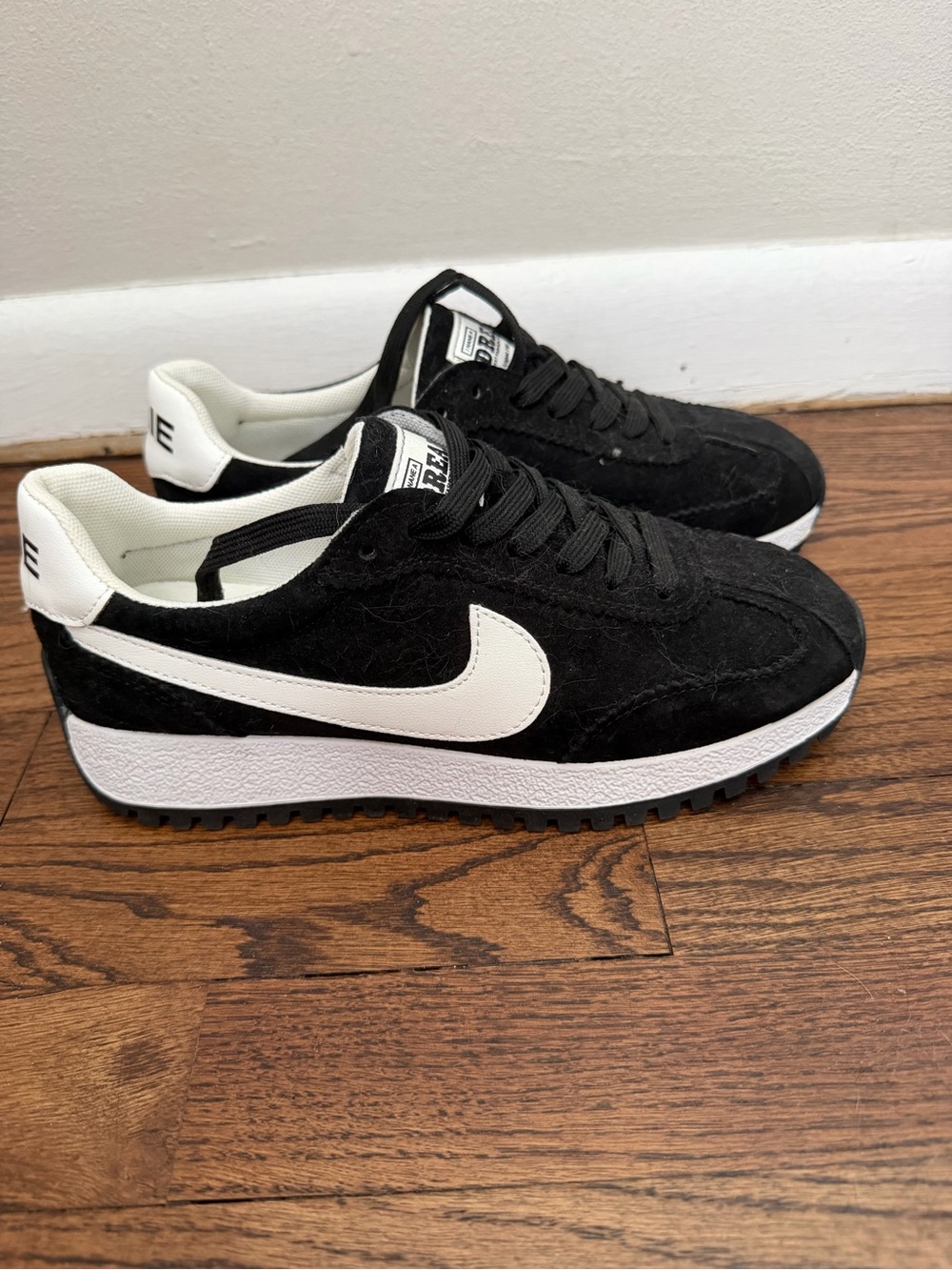 Nike Black and White Classic Swoosh Sneakers size 8.5 women’s new bootleg